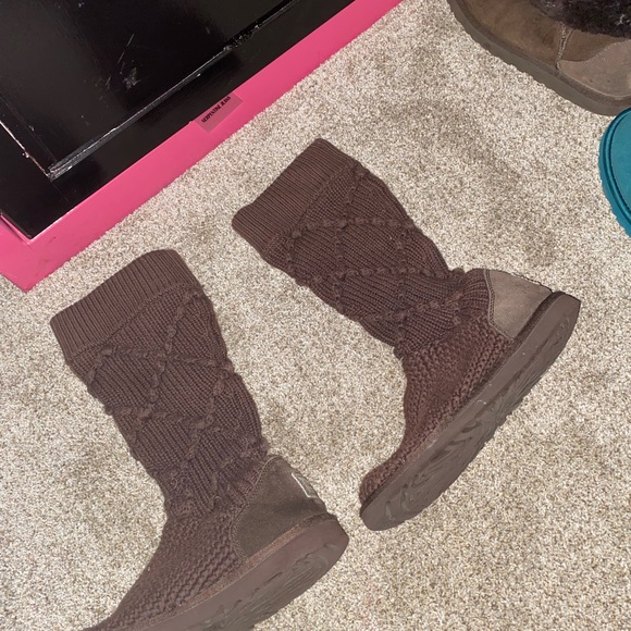 Size 6 Brown Sweater Ugg Boots - Picture 4 of 7